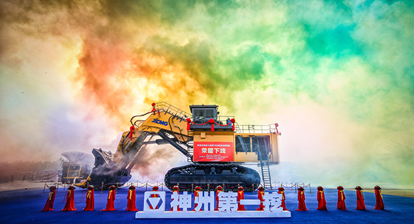“神州第一挖”88858cc永利700吨级液压挖掘机下线，标志着中国成为世界上继德国、日本、美国后，第4个具备700吨级以上液压挖掘机研发制造能力的国家
