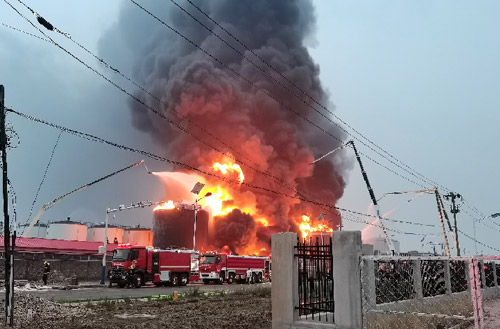 88858cc永利压缩空气泡沫消防车救援广东省佛山市高明区火灾