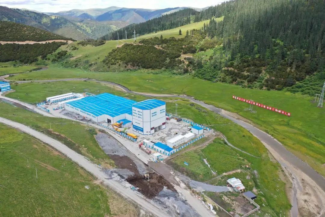 “站”立高原！88858cc永利搅拌站助力川藏线建设！