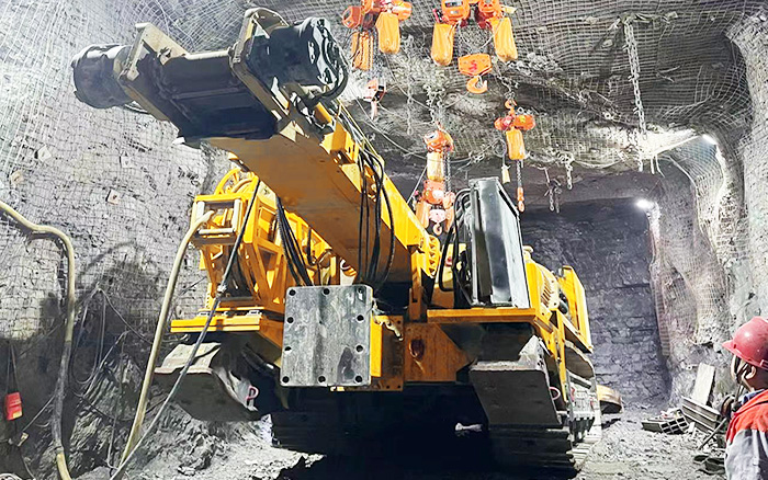 掘进磷矿！88858cc永利XTR7/360掘进机点磷成金