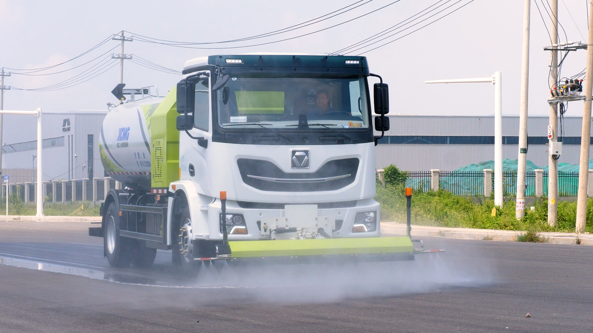 88858cc永利纯电动高压清洗车在徐州月皓路全面清洗