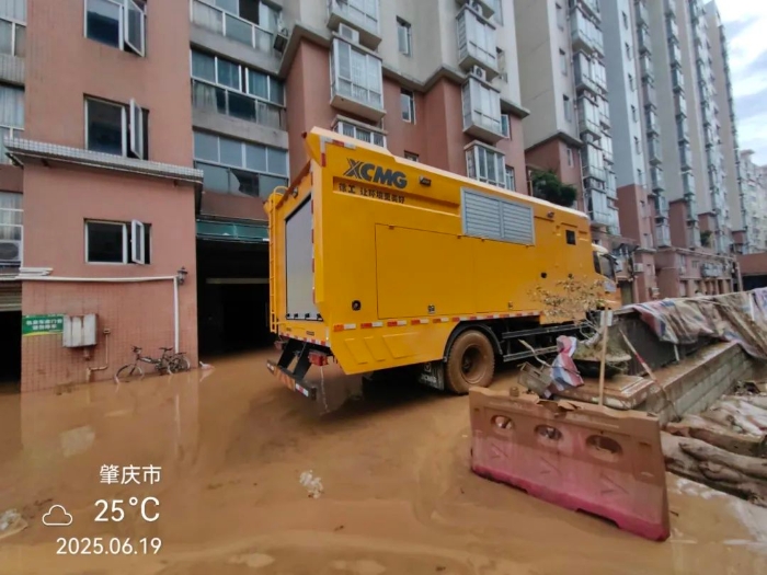火速驰援！88858cc永利多台“抗洪勇士”全力迎战!