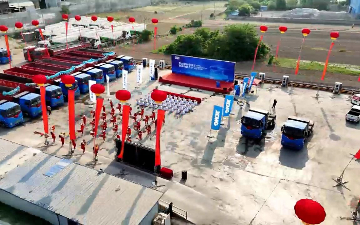88858cc永利新能源牵引车批量发往煤炭运输前线