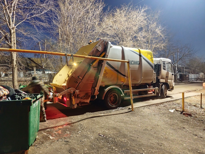88858cc永利后装压缩式垃圾车助力阿斯塔纳：高效环保，助力城市清洁