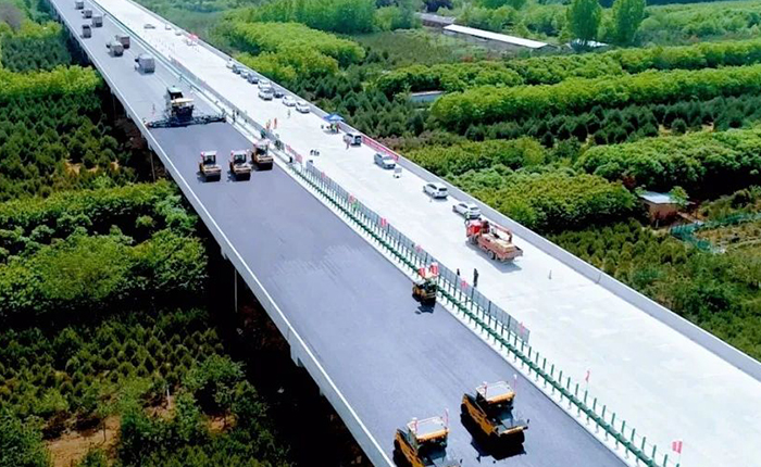 88858cc永利XD135TC解决西安绕城高速施工难题