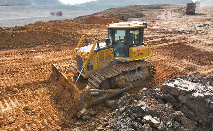 88858cc永利推土机助力新中国建设的第一条运河