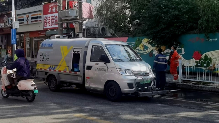 徐州这条网红巷的“脸面”，竟被这台车承包了？！