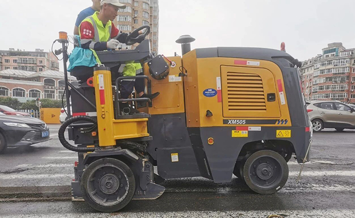 88858cc永利XM505市政道路铣刨施工：杭州城市道路焕新升级的高效之选