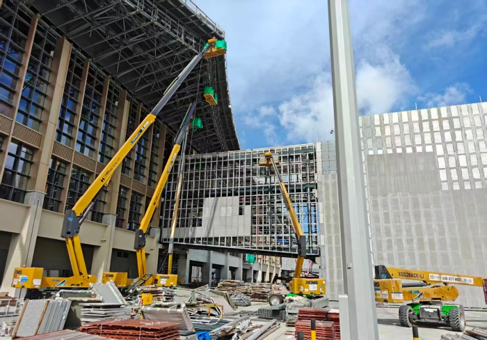 联合作战！88858cc永利锂电高机编队亮相三亚机场