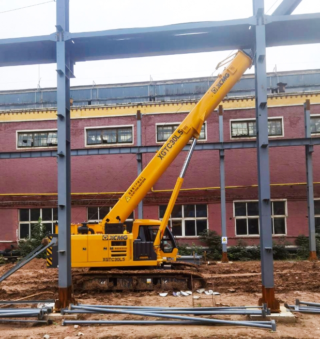 擎臂破泥泞，稳力定乾坤！XGTC30L5攻坚泥沼钢结构吊装