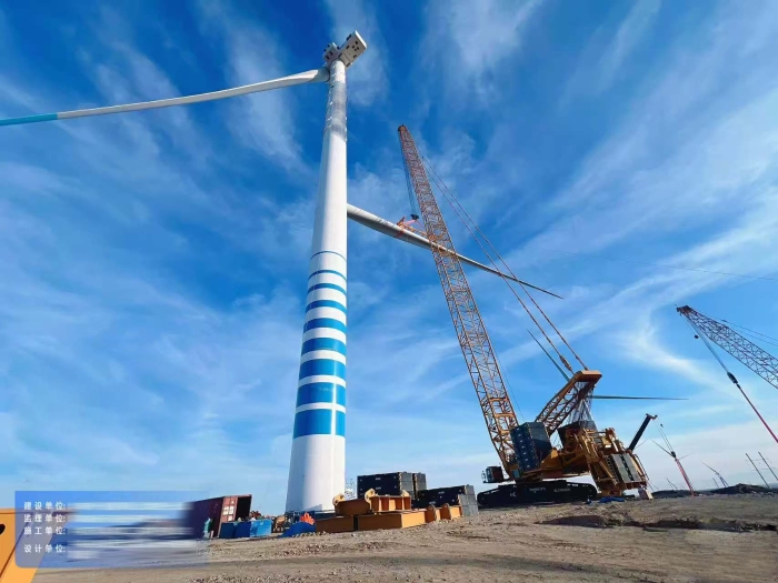 大国重器显担当——XLC18000M征战戈壁滩，125米高空精准托起10兆瓦风电巨擘！