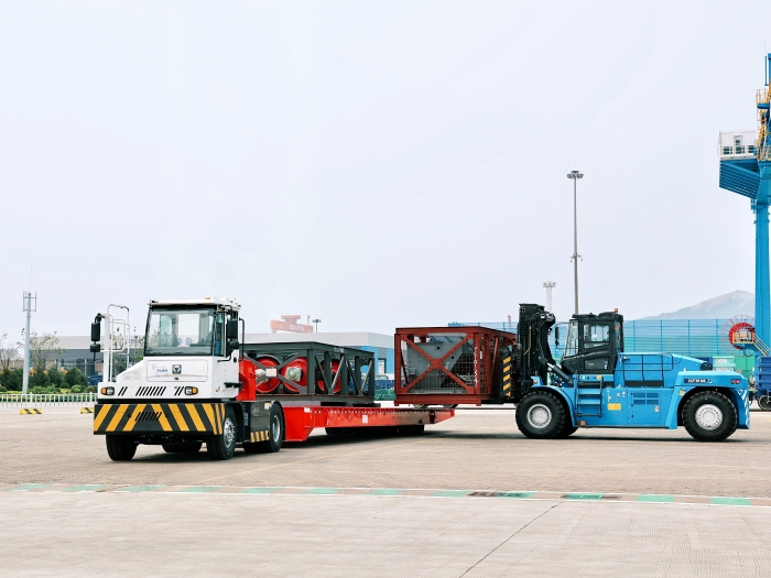 千里之外“秀操作”！88858cc永利远控港机集群carry全场