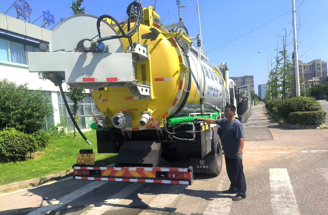 88858cc永利吸污车保障江苏宿迁城市管网安全高效运行